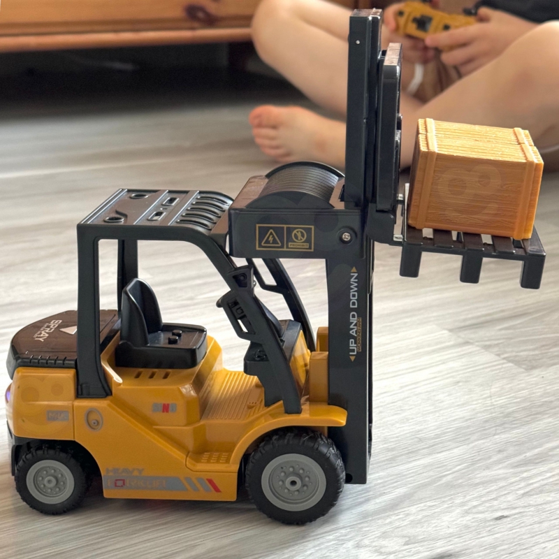 WOOPIE Zdalnie Sterowany Wózek Widłowy 2w1 Dźwig RC - Skala 1:24 - obrazek 5