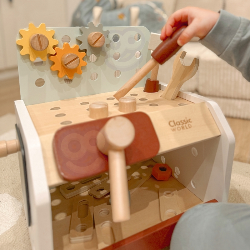 CLASSIC WORLD Drewniany Warsztat Małego Majsterkowicza z Narzędziami - obrazek 5