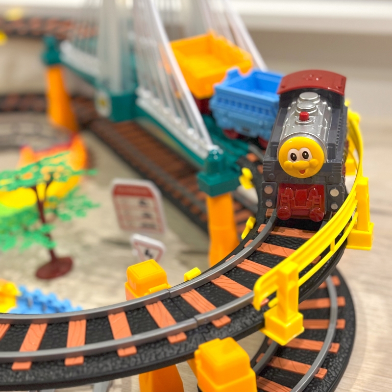 WOOPIE Kolejka Elektryczna 2w1 Tor Wyścigowy Pociąg Wiadukt Auto XXL 192 el. - obrazek 4