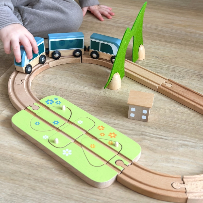 CLASSIC WORLD Zestaw Kolejka Tor Drewniany Pociąg + Sorter Kształtów 40 el. - obrazek 2