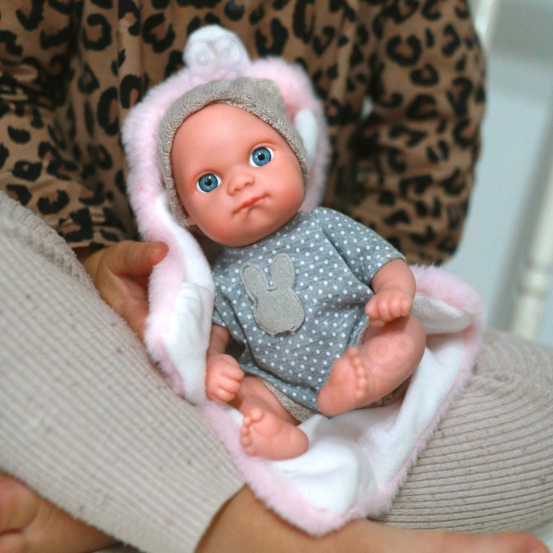 WOOPIE ROYAL Pierwsza Lalka Bobas z Kocykiem Króliczkiem 23 cm - obrazek 5