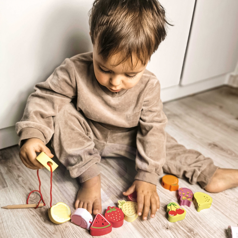 CLASSIC WORLD Drewniane Klocki do Nawlekania Owoce 13 el. - obrazek 9