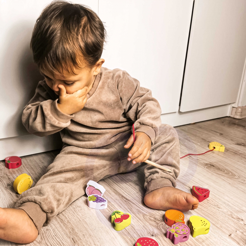 CLASSIC WORLD Drewniane Klocki do Nawlekania Owoce 13 el. - obrazek 11