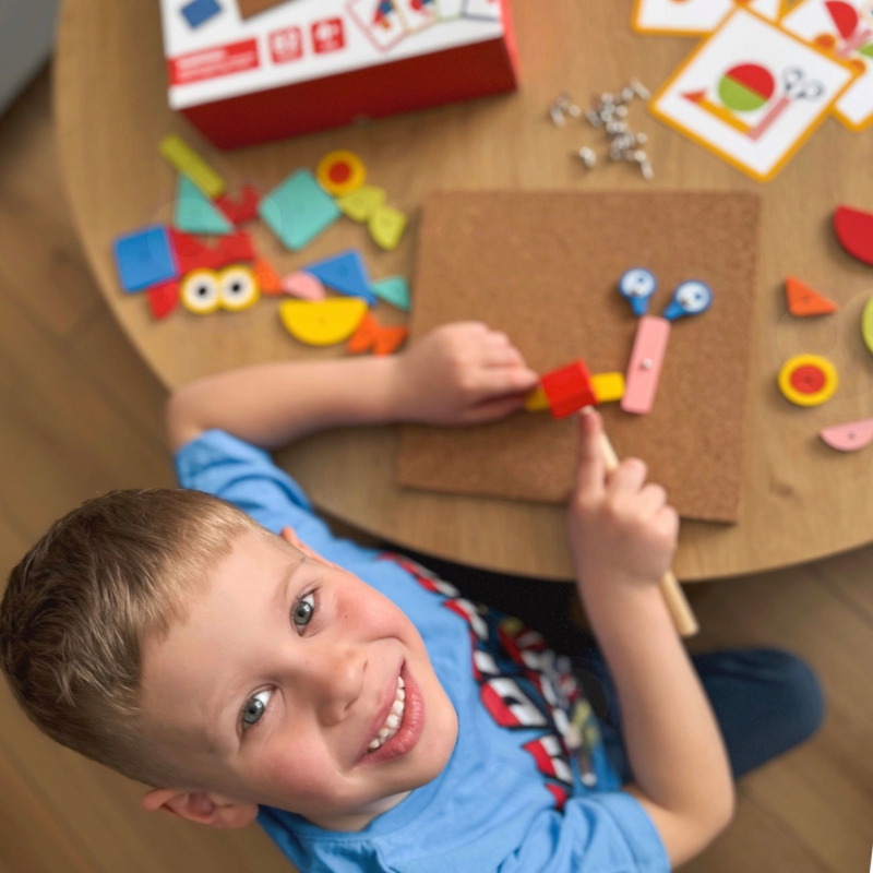 WOOPIE GREEN Drewniana Przybijanka z Młotkiem Układanka 20 wzorów 82 el. Certyfikat FSC - obrazek 5