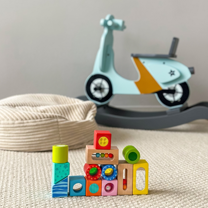 TOOKY TOY Drewniane Pudełko Klocki Sensoryczne Układanka Multifunkcyjna Kształty Dźwięk Dotyk 12 el. - obrazek 4