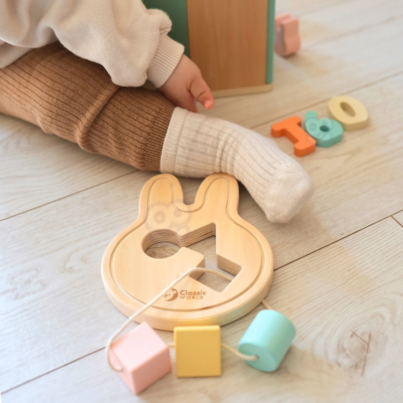 CLASSIC WORLD Pastelowy Zestaw dla Niemowląt Box Pierwsze Zabawki do Nauki od 12 do 18 miesiąca - obrazek 3