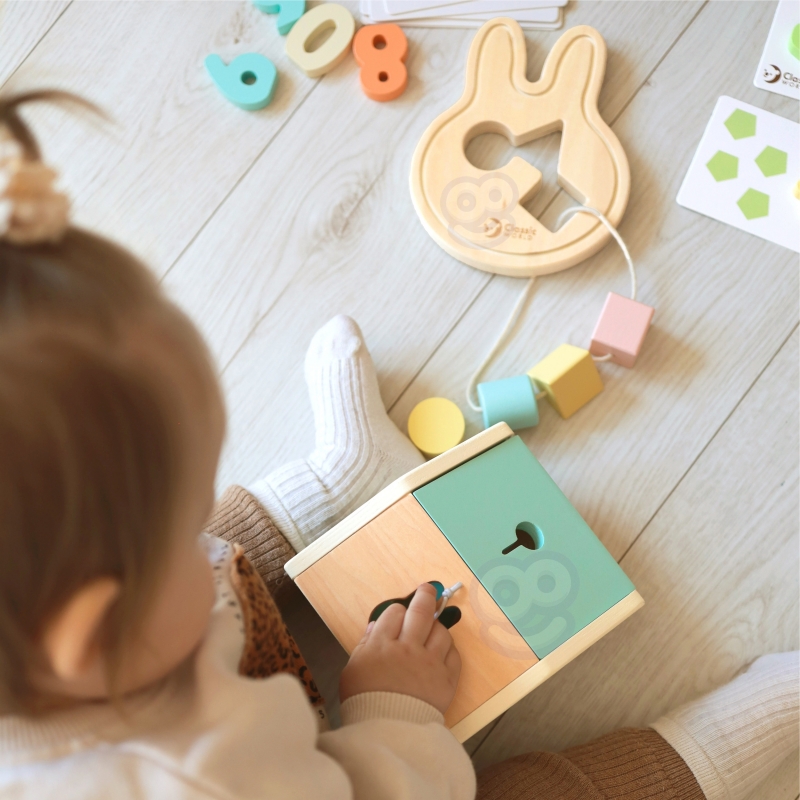 CLASSIC WORLD Pastelowy Zestaw dla Niemowląt Box Pierwsze Zabawki do Nauki od 12 do 18 miesiąca - obrazek 9