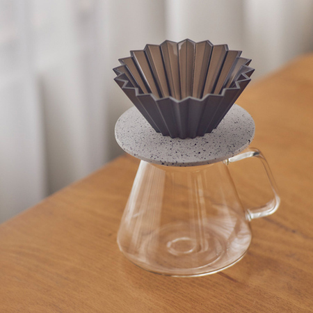 ORIGAMI - Podstawka pod dripper z tworzywa sztucznego i żywicy biała nakrapiana ze słojami - obrazek 4