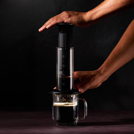 AeroPress Premium - Zaparzacz do kawy szklany czarny - obrazek 5