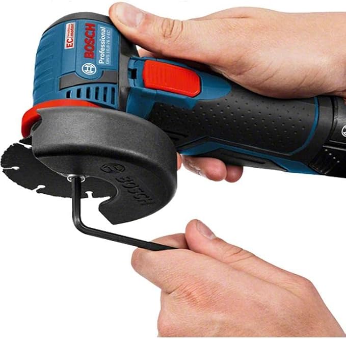 Bosch Professional system 12V: akumulatorowa szlifierka kątowa GWS 12V-76 (1 tarcza tnąca z węglików spiekanych, 2 tarcze tnące Inox, osłona) - obrazek 6