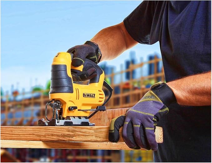 Dewalt Wyrzynarka wahadłowa 650 W DWE349 (3-krotny skok wahadłowy, z dmuchawą, wytrzymały aluminiowy but do piły, regulowany kąt nachylenia bez użycia narzędzi, w zestawie nakładka ochronna na but - obrazek 4