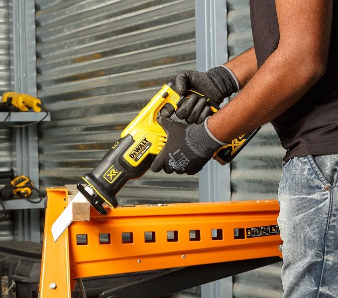 Dewalt DCS367NT Akumulatorowa Piła Szablasta z Walizką, 18 V, Czarny/Żółty, 43.5 x 33 x 16.5 cm - obrazek 2