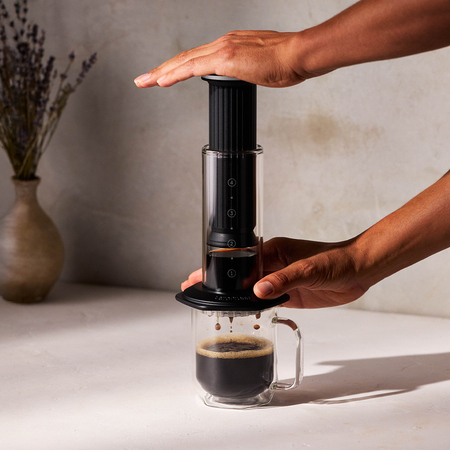 AeroPress Premium - Zaparzacz do kawy szklany czarny - obrazek 6