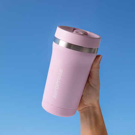 AeroPress Go Plus - Zaparzacz do kawy z kubkiem termicznym różowy - obrazek 8