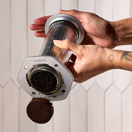 AeroPress Premium - Zaparzacz do kawy szklany czarny - obrazek 2